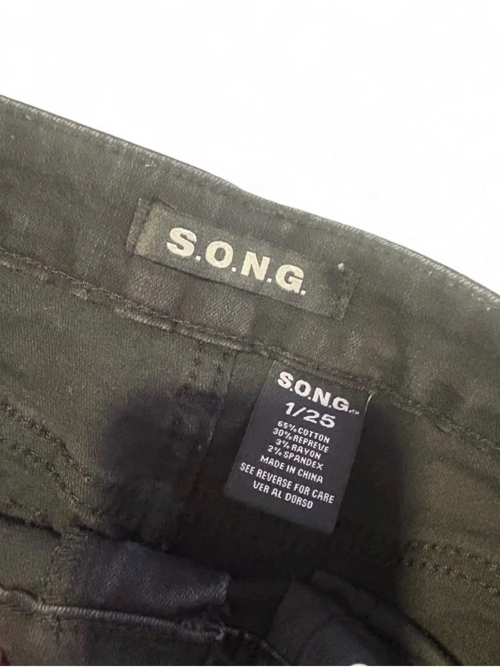 🩷$3 BUNDLED- S.O.N.G Black Distressed Denim Shortie